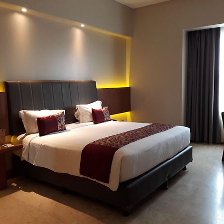 Demelia Hotel Makassar Kültér fotó