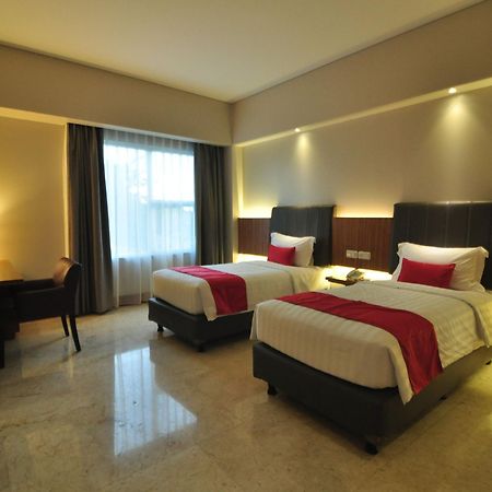 Demelia Hotel Makassar Kültér fotó