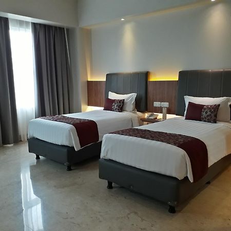Demelia Hotel Makassar Kültér fotó