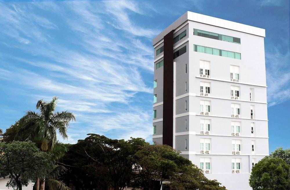 Demelia Hotel Makassar Kültér fotó