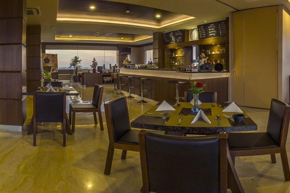 Demelia Hotel Makassar Kültér fotó
