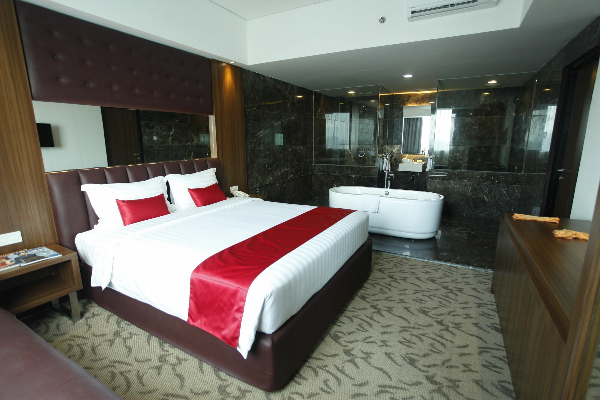 Demelia Hotel Makassar Kültér fotó