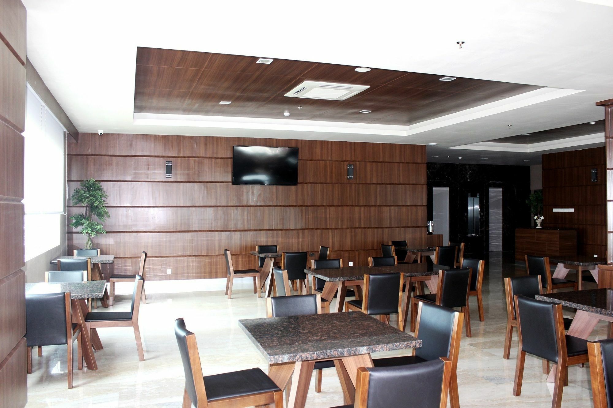 Demelia Hotel Makassar Kültér fotó