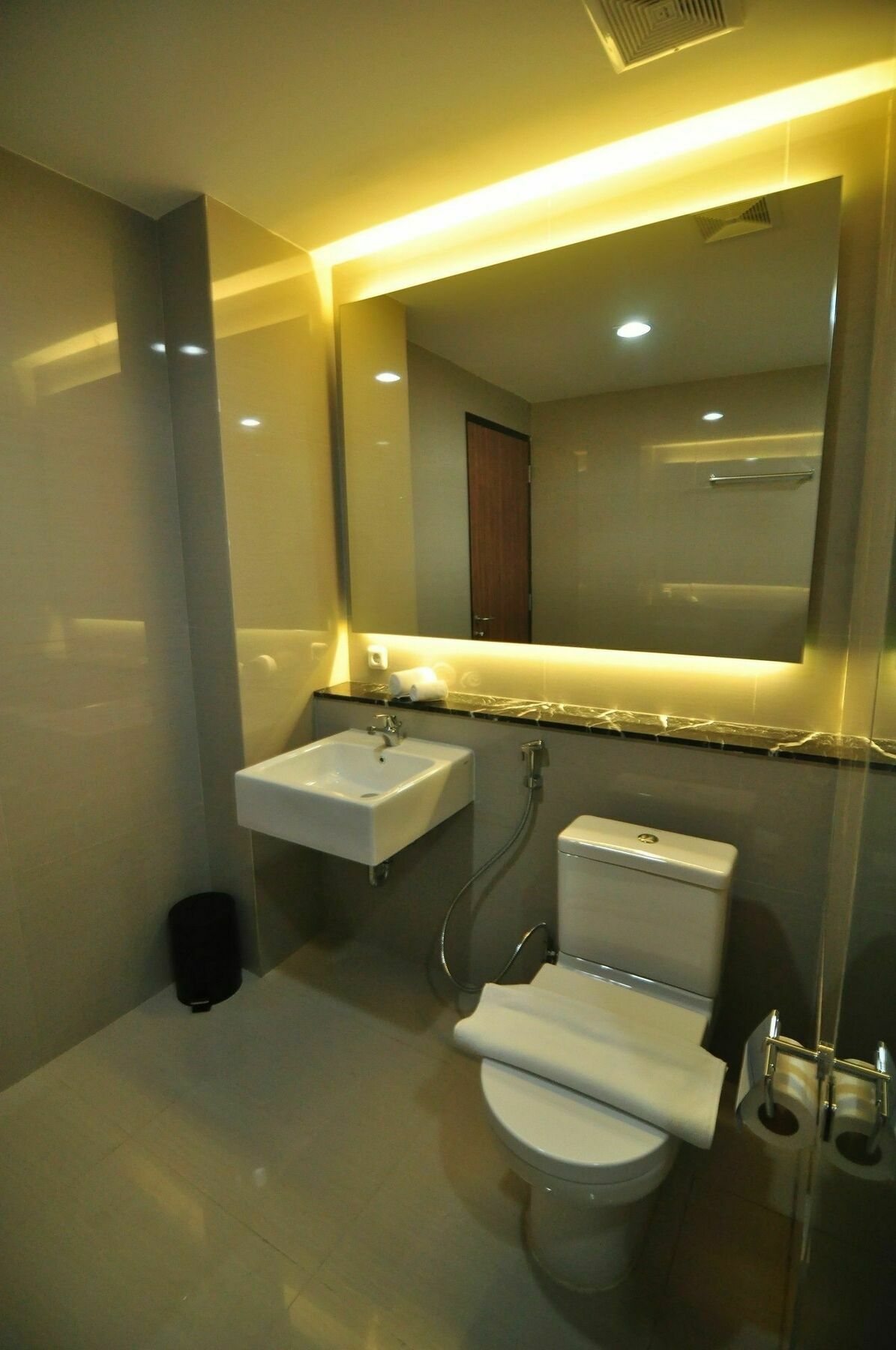 Demelia Hotel Makassar Kültér fotó